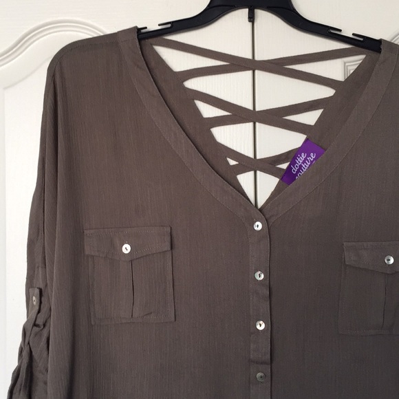 Dotti Couture Tops - Boutique olive top with crisscrossing back